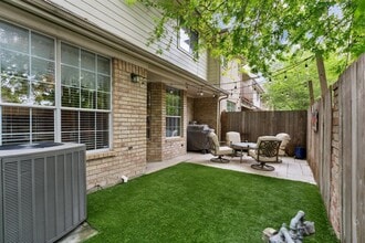 7606 N Linpar Ct in Houston, TX - Foto de edificio - Building Photo