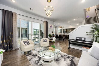 5815 Fairdale Ln in Houston, TX - Building Photo - Building Photo