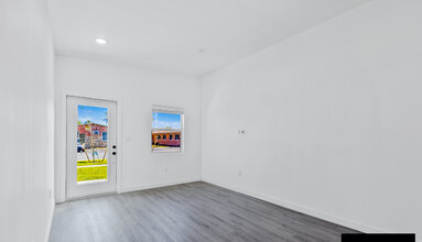 409 NW 4th Ave in Hallandale Beach, FL - Building Photo - Interior Photo