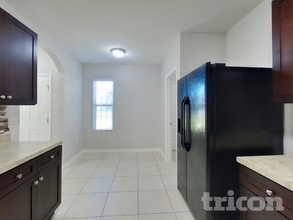 2508 Valhalla Dr in Tavares, FL - Foto de edificio - Building Photo