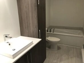 10900 Des Laurentides Av in Montreal Nord, QC - Building Photo - Building Photo