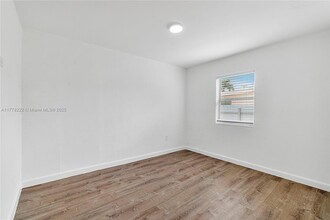9461 SW 37th St in Miami, FL - Building Photo - Building Photo