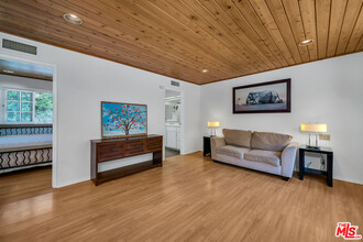 921 Roscomare Rd in Los Angeles, CA - Building Photo - Building Photo