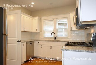 9 Richards Ave NW in Grand Rapids, MI - Building Photo - Building Photo