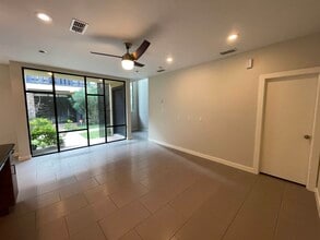 409 Shiloh Dr in Laredo, TX - Building Photo - Building Photo