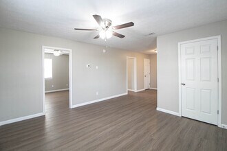 11-411 Thompsonville Ln in Oak Grove, KY - Building Photo - Building Photo