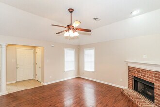 10255 Green Moss Dr S in Cordova, TN - Foto de edificio - Building Photo