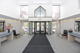 The Gables Apartments in Bloomington, MN - Building Photo - Lobby