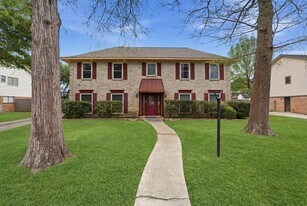 8115 Theisswood Rd in Spring, TX - Building Photo