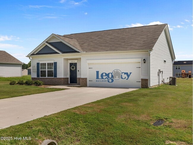 313 Settlers Pointe Dr in Pikeville, NC - Foto de edificio - Building Photo