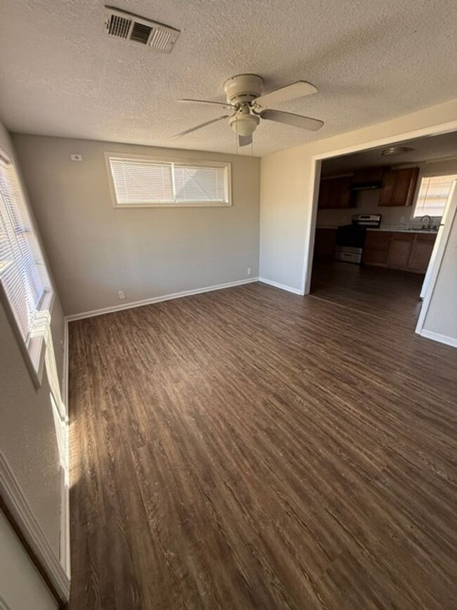 214 S Stockwell Ave in Iowa, LA - Building Photo - Building Photo