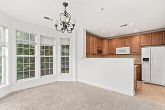 1002 Elmcroft Blvd in Rockville, MD - Building Photo - Building Photo