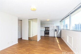 5180 Likini St in Honolulu, HI - Building Photo - Building Photo