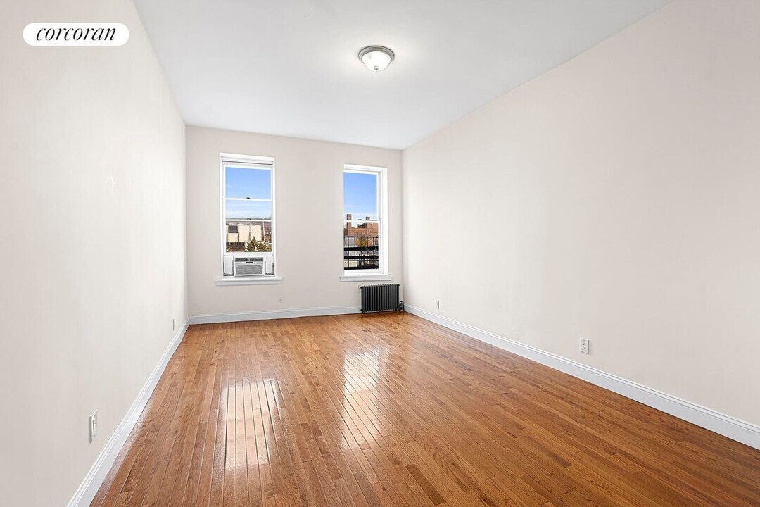 38 Morton St in New York, NY - Building Photo