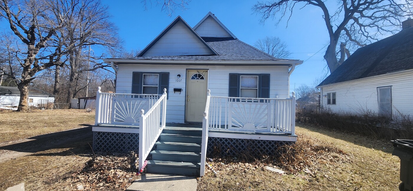 1007 Chandler St in Danville, IL - Foto de edificio