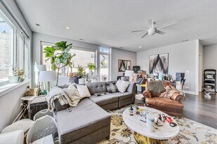 3620 W Irving Park Rd, Unit 2R in Chicago, IL - Building Photo