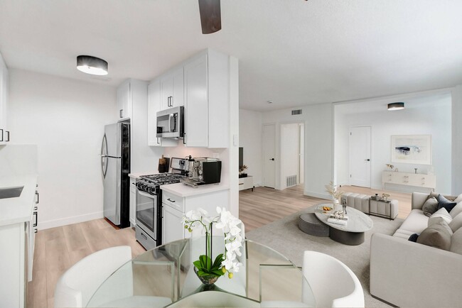 1545 North Laurel in Los Angeles, CA - Building Photo - Building Photo