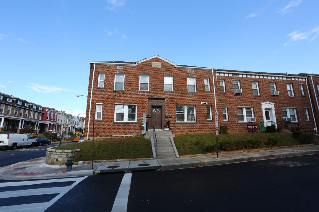 453 Manor Pl NW in Washington, DC - Building Photo