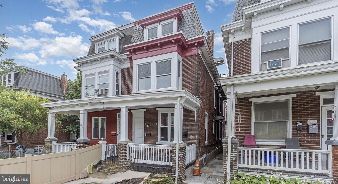 1621 Berryhill St in Harrisburg, PA - Building Photo
