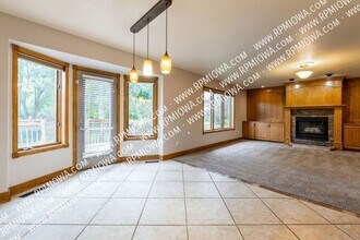 2106 Timberline Ln in Altoona, IA - Building Photo - Building Photo