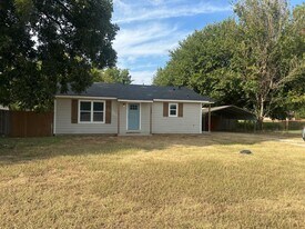 106 E Florida Ave in Waurika, OK - Building Photo