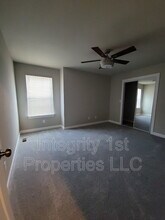 6295 NE 44th St in Kansas City, MO - Building Photo - Building Photo