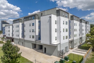 Summit at Renaissance Park in Houston, TX - Building Photo - Building Photo