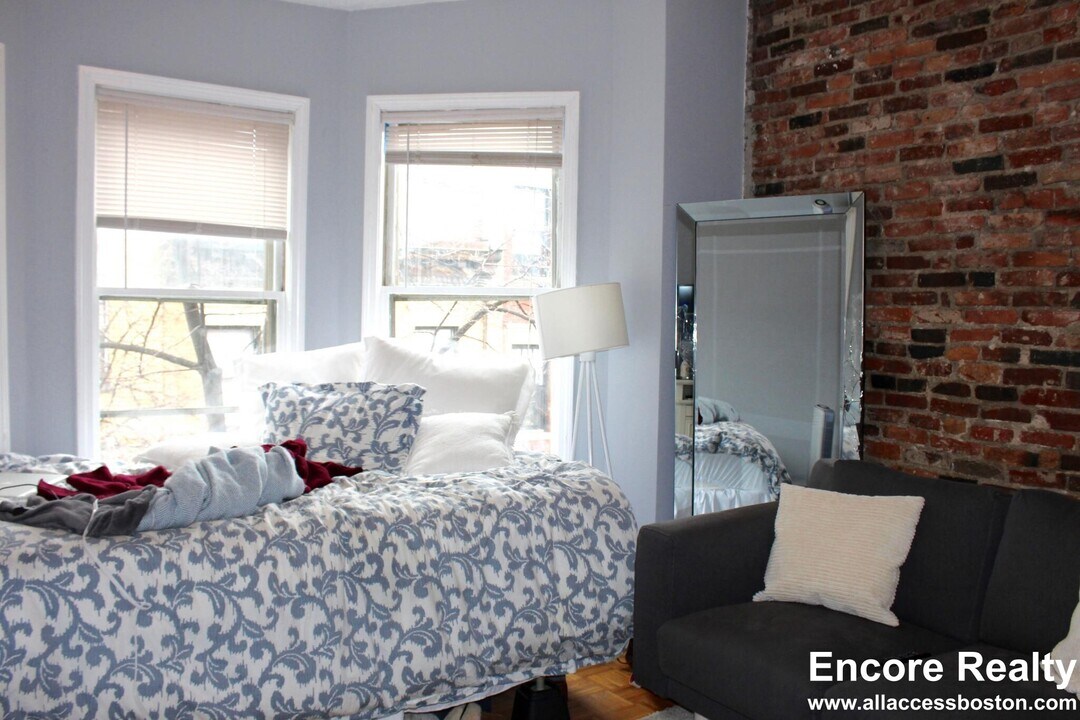 40 Anderson St, Unit 8 in Boston, MA - Building Photo