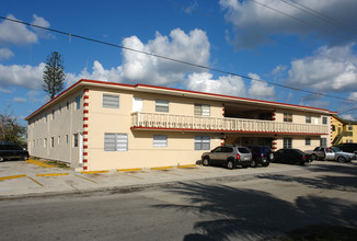 1400 N 17th Ave in Hollywood, FL - Building Photo - Building Photo