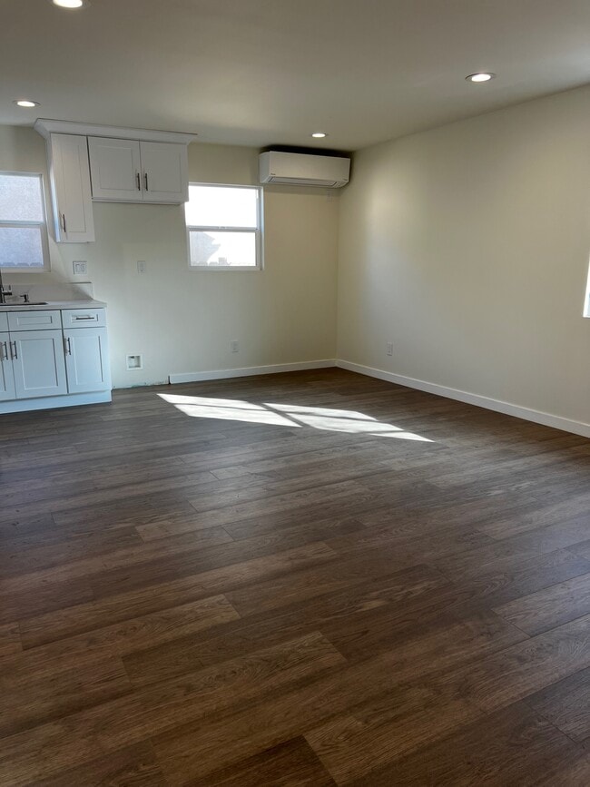 636 E 87th St in Los Angeles, CA - Building Photo - Building Photo