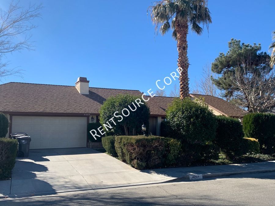 4202 E Ave Q12 in Palmdale, CA - Building Photo