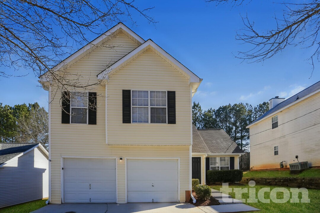 4276 Ward Bluff Dr in Ellenwood, GA - Foto de edificio