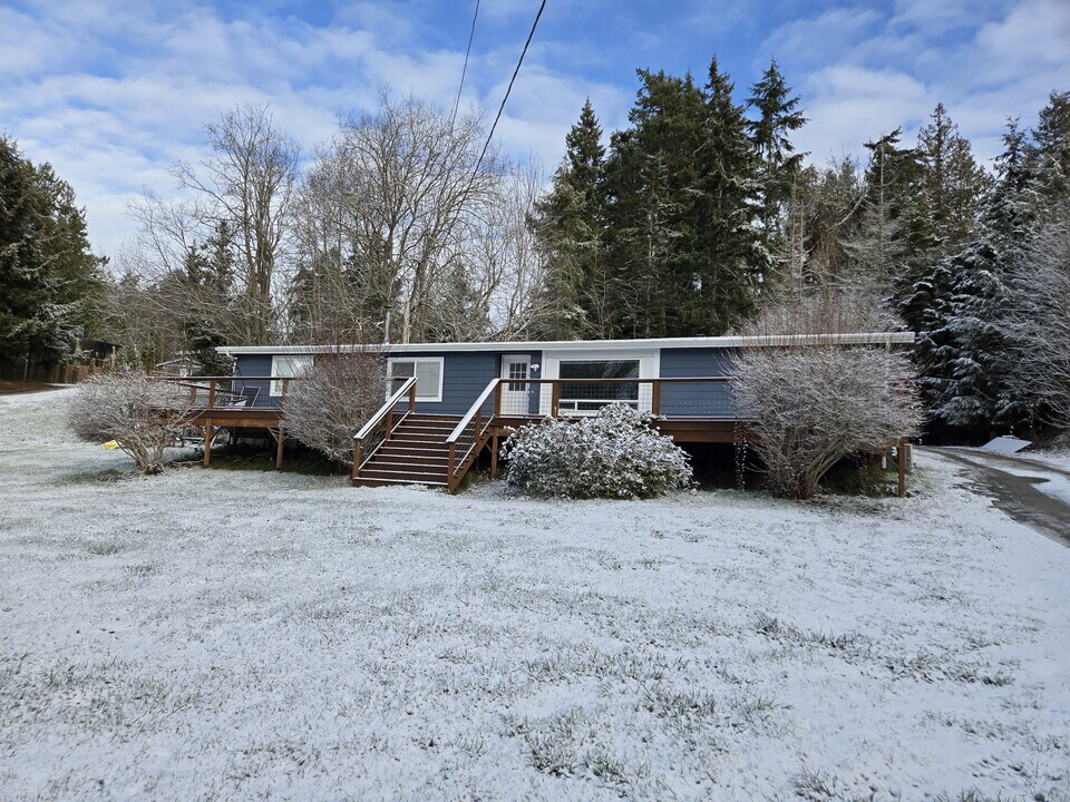 786 W Vista Dr in Camano, WA - Building Photo