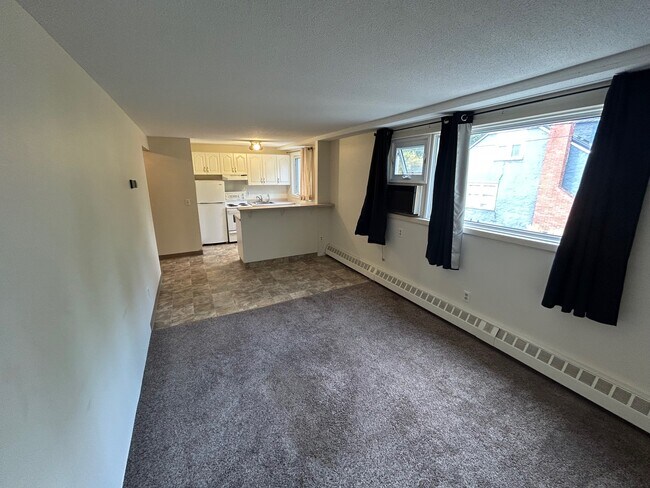 3104-3104 Victoria Ave in Regina, SK - Building Photo - Building Photo