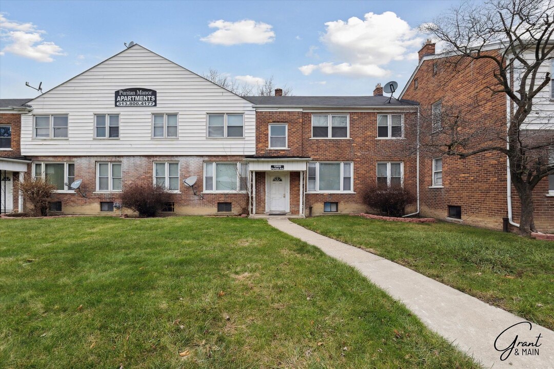 15818 Puritan Ave in Detroit, MI - Foto de edificio