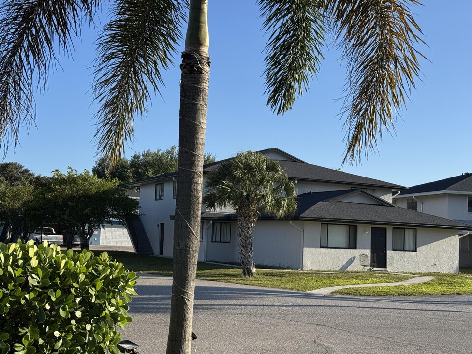 904 E Tiffany Dr in West Palm Beach, FL - Building Photo
