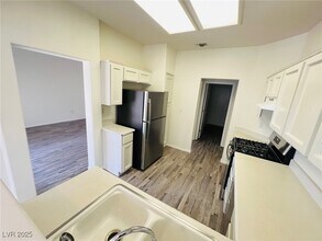 10816 Clear Meadows Dr in Las Vegas, NV - Building Photo - Building Photo