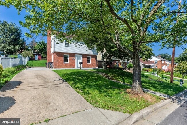 property at 4816 Woodlawn Dr