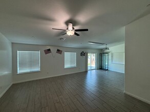 5510 Tierra Abierta Dr in Bakersfield, CA - Foto de edificio - Building Photo