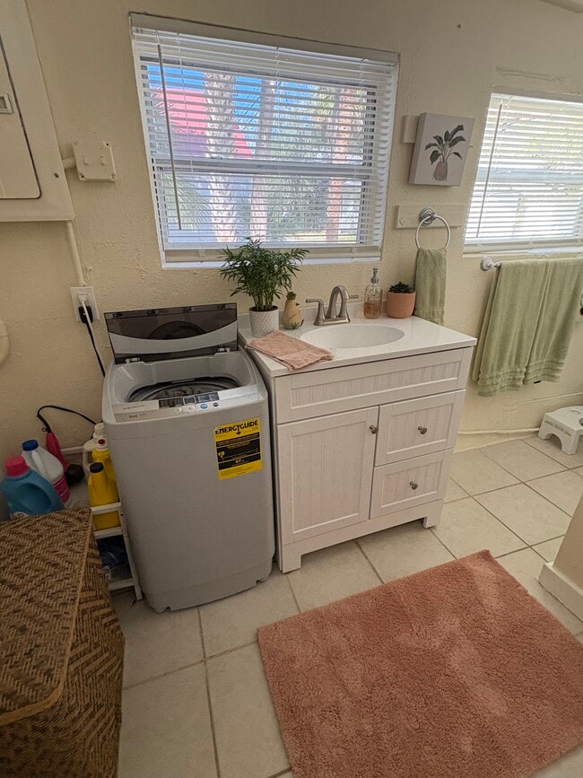 215 Pineapple St in Tarpon Springs, FL - Building Photo - Building Photo