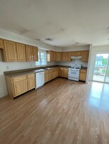 302 Bartram Ave in Essington, PA - Building Photo