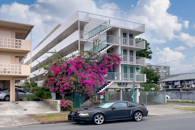 MJJ Apartments in Honolulu, HI - Building Photo - Building Photo