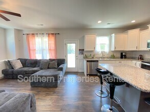 5499 Rosser Pittman Rd in Sanford, NC - Foto de edificio - Building Photo