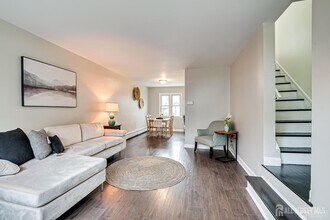 35 Victory Ct in Metuchen, NJ - Building Photo - Building Photo