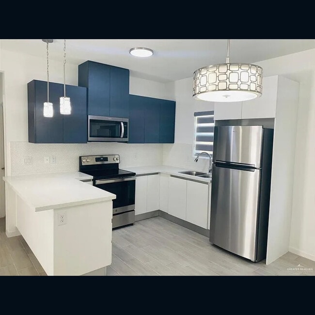 property at 1721 W Sumitt Dr