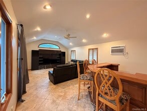 12 Elves Ln in Levittown, NY - Building Photo - Building Photo