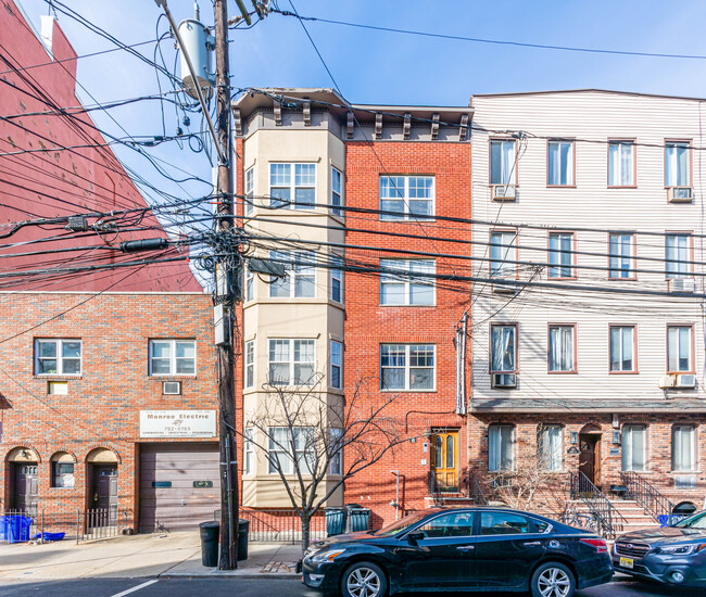 318 Monroe St in Hoboken, NJ - Building Photo - Building Photo