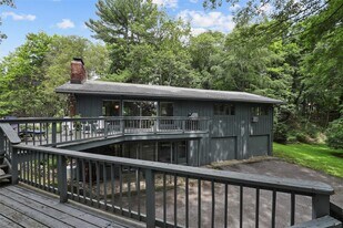 153 Salem Rd in Pound Ridge, NY - Building Photo
