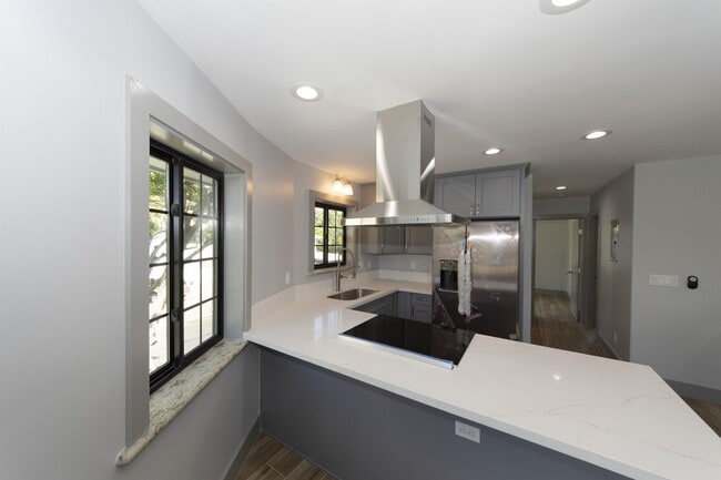 1227 Elm St in Honolulu, HI - Building Photo - Building Photo
