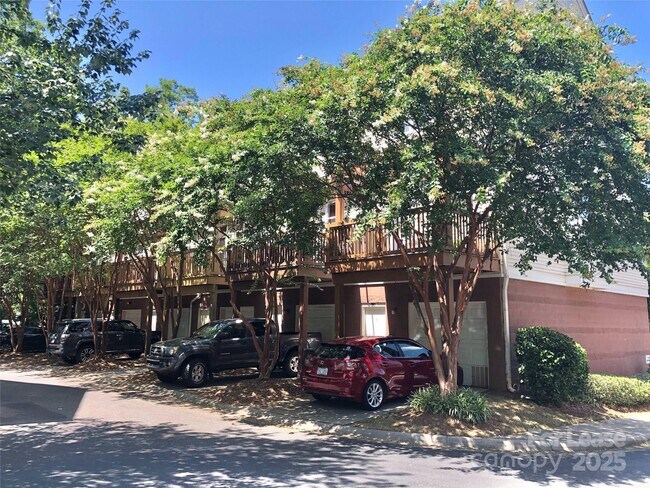 127 N Sycamore St in Charlotte, NC - Building Photo - Building Photo